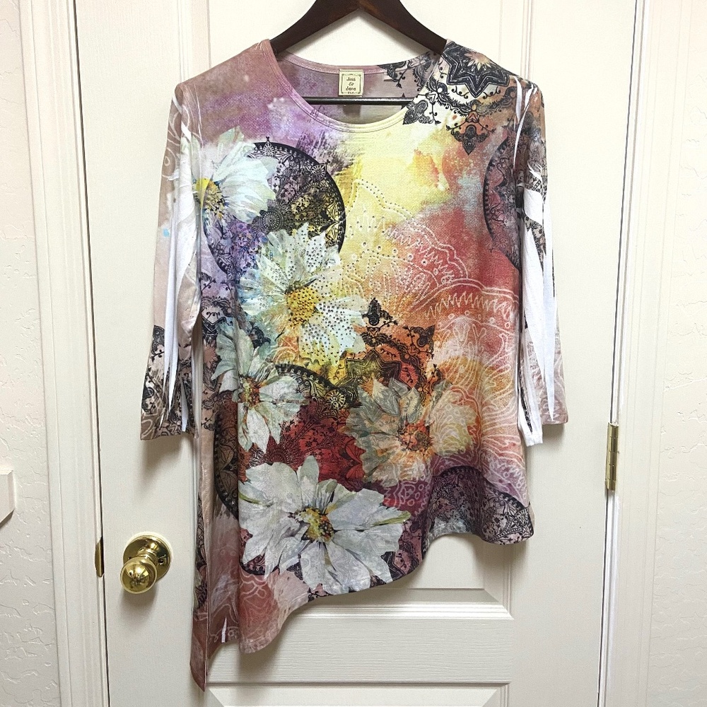 Jess & Jane Women’s Large Floral Tunic Top Asymmetrical Hem Rhinestone Detail